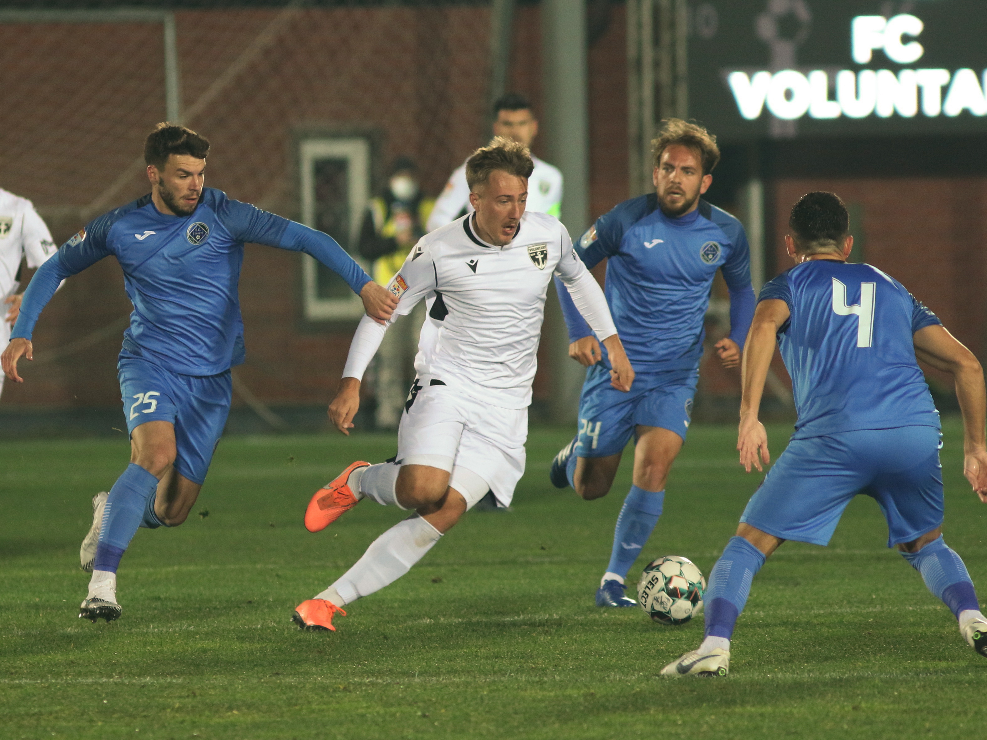 FC Voluntari - Academica Clinceni 3-3. Derby-ul Ilfovului, jucat la ultima fază. 0-2 în minutul 14 + două penalty-uri și o bară