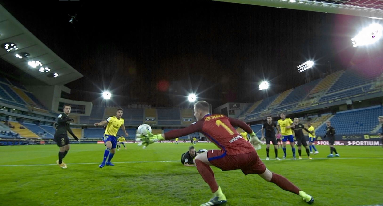 Cadiz - Barcelona 2-1. Catalanii nu se regăsesc și ajung la a patra înfrângere în primele 10 meciuri