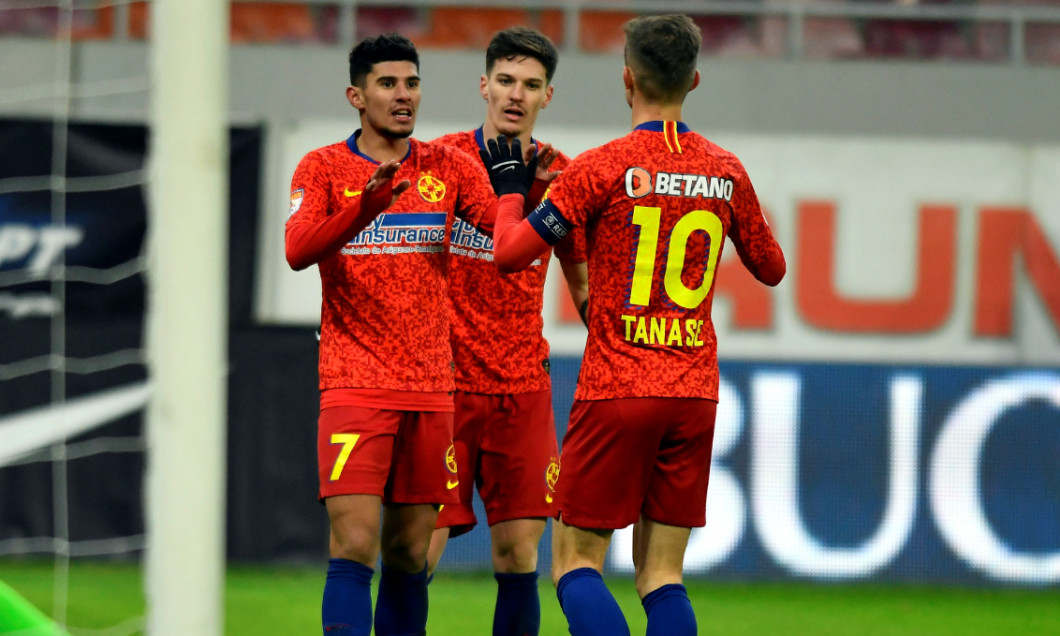 Florin Tănase, Dennis Man și Florinel Coman, într-un meci FCSB - Gaz Metan Mediaș / Foto: Sport Pictures