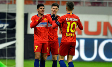 Florin Tănase, Dennis Man și Florinel Coman, într-un meci FCSB - Gaz Metan Mediaș / Foto: Sport Pictures