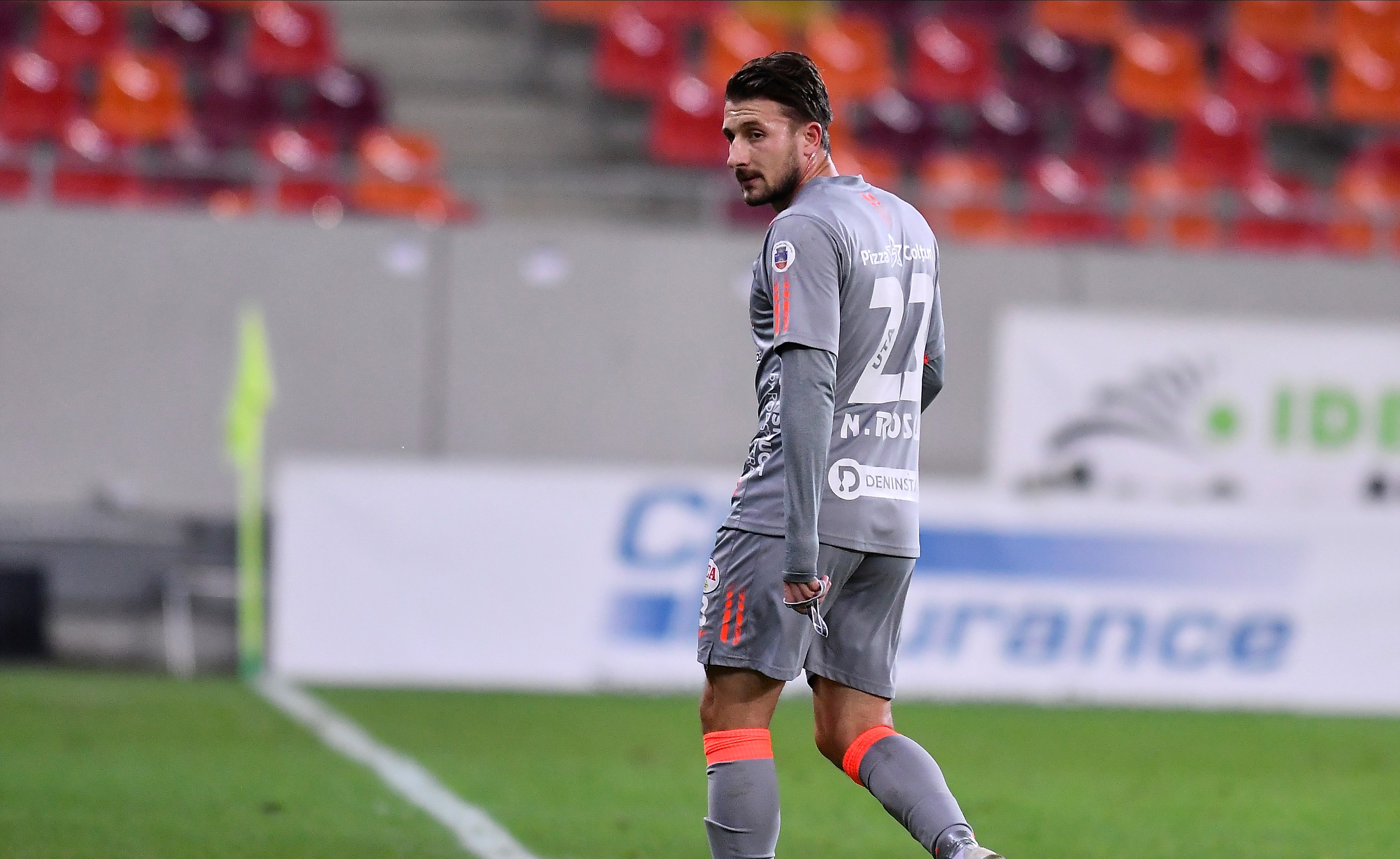 "Omul roșu" de la UTA își admite parțial eroarea: "L-am lovit, dar cei de la FCSB au pus presiune pe arbitru și m-a eliminat"