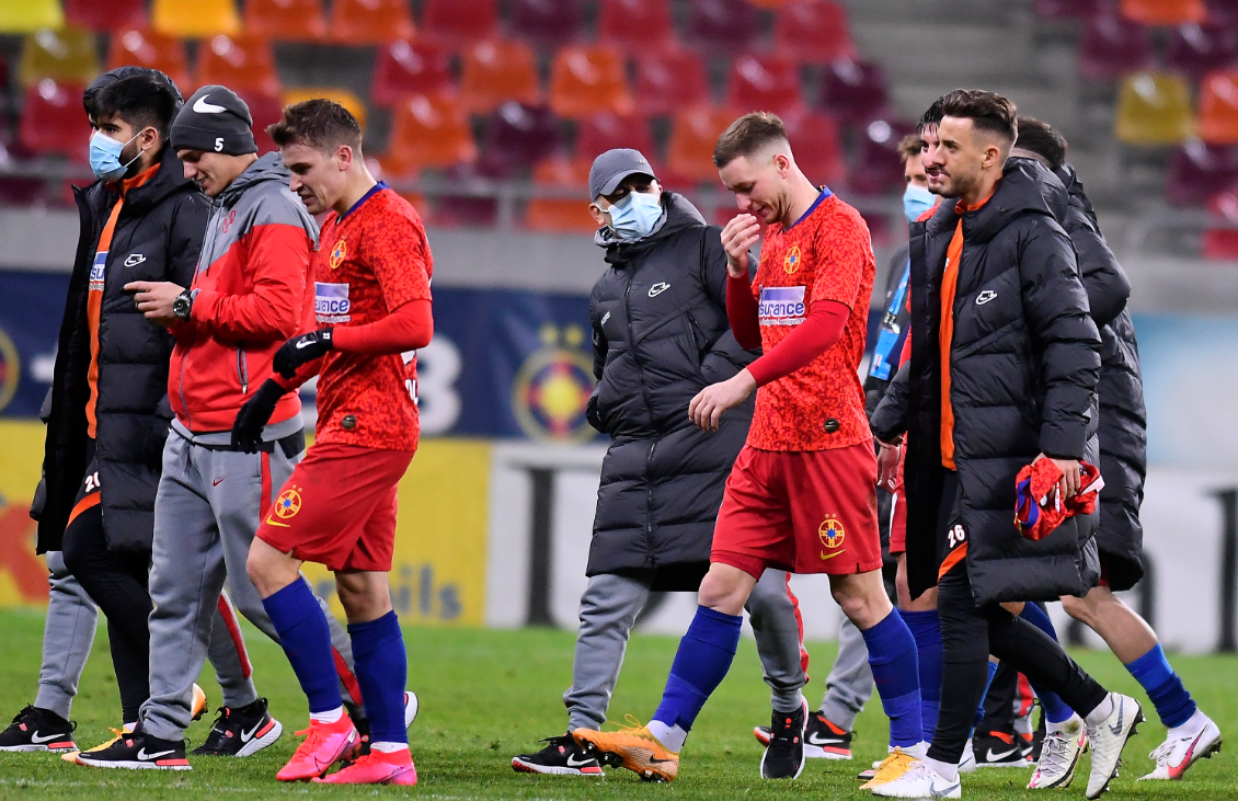 Postul de fundaș stânga, marea problemă a lui Toni Petrea pentru derby-ul cu CFR Cluj! Cine este favorit la titularizare