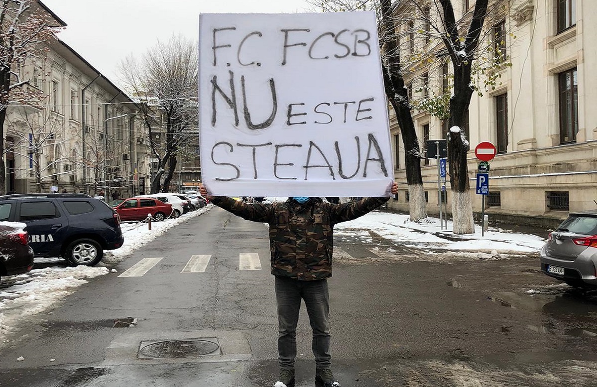 Fanii Stelei, în fața Curții de Apel București: "Vrem judecători corecți!"