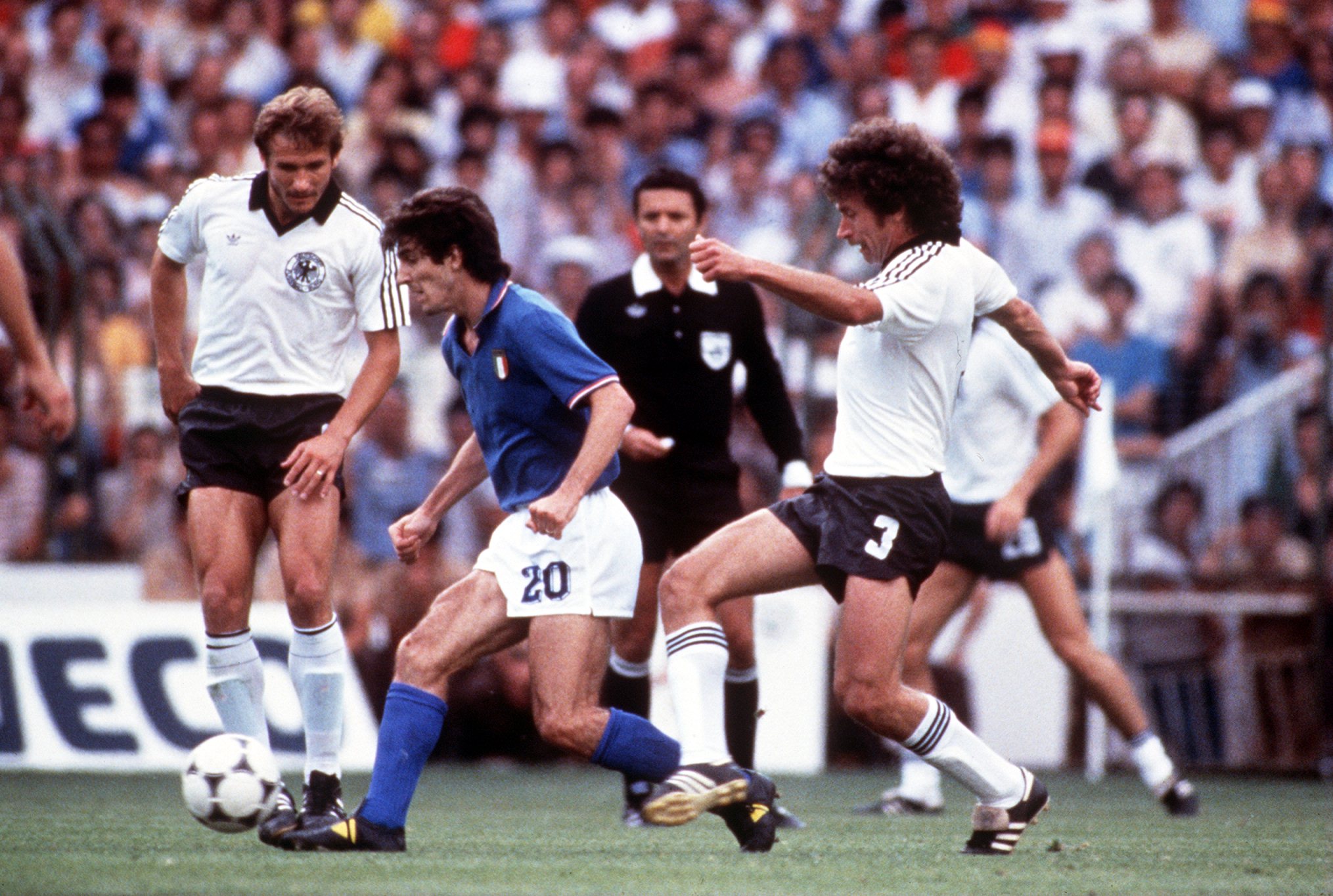 "Soția a găsit haos când s-a întors de la înmormântare". Casa lui Paolo Rossi a fost călcată de hoți!
