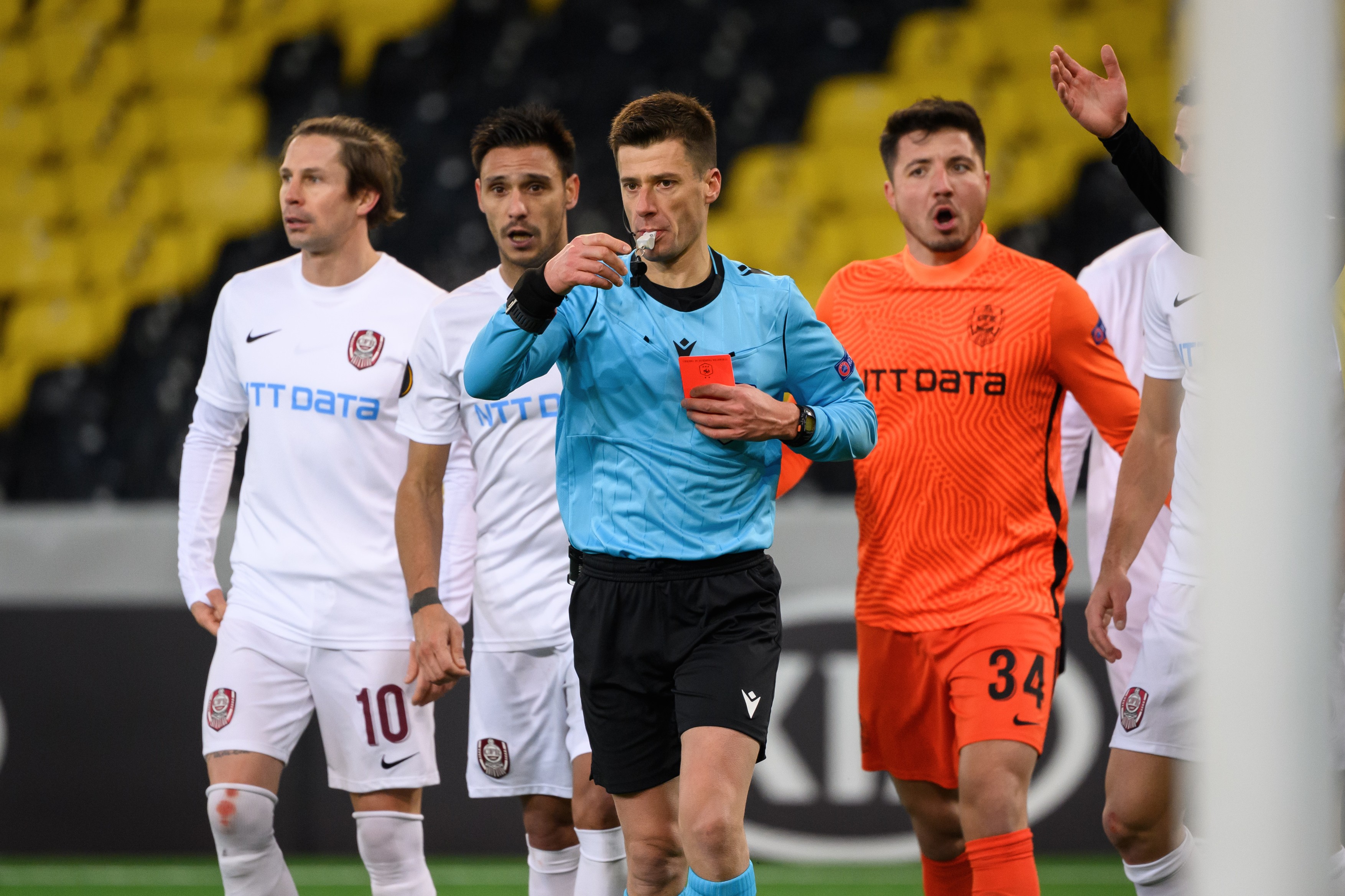 ”Crezi că românii sunt țigani, nu?” Presa din Franța scrie despre momentele dramatice trăite de CFR Cluj la Berna