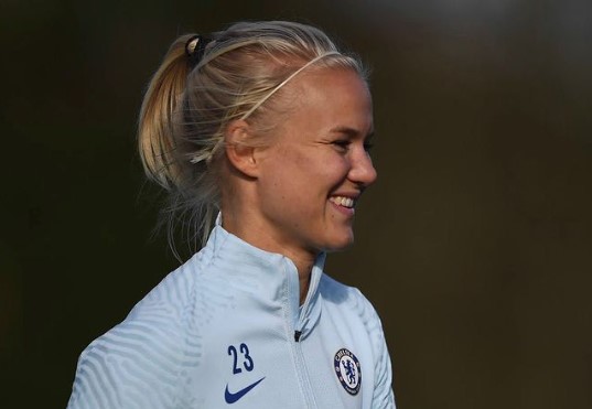 Pernille Harder, desemnată jucătoarea anului pentru a doua oară în ultimii trei ani, în viziunea celor de la The Guardian