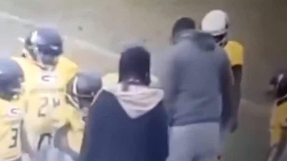 Momentul în care un antrenor lovește violent un copil de nouă ani. LeBron James: ”I-aș fi transmis mai mult decât vorbe!”