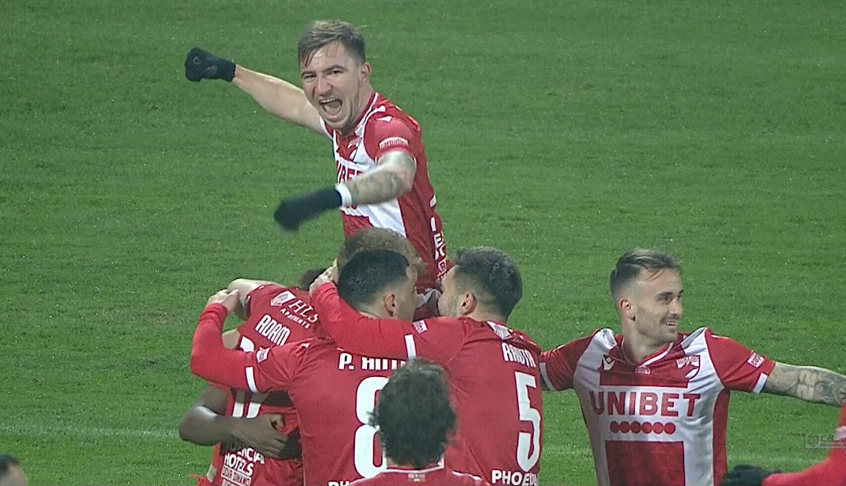 Motivul real pentru care românii de la Dinamo i-au scos de la butoane pe spaniolii lui Cortacero e legat de bani