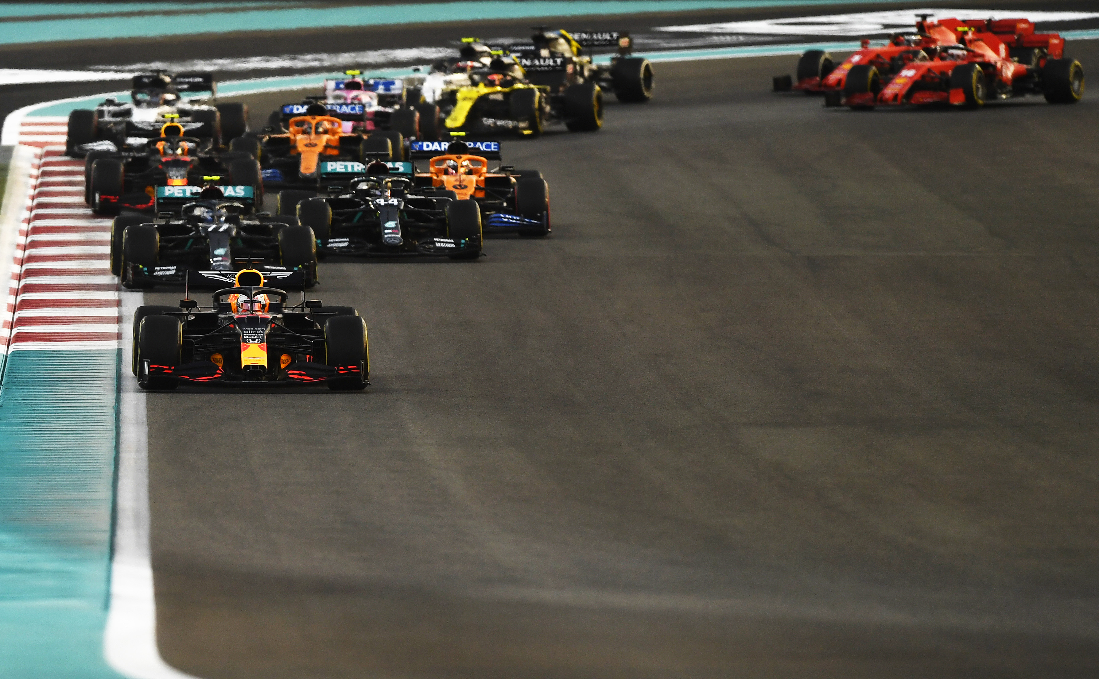 Max Verstappen, campion în Marele Premiu de la Abu Dhabi, în ultima cursă din 2020! Hamilton a terminat pe 3