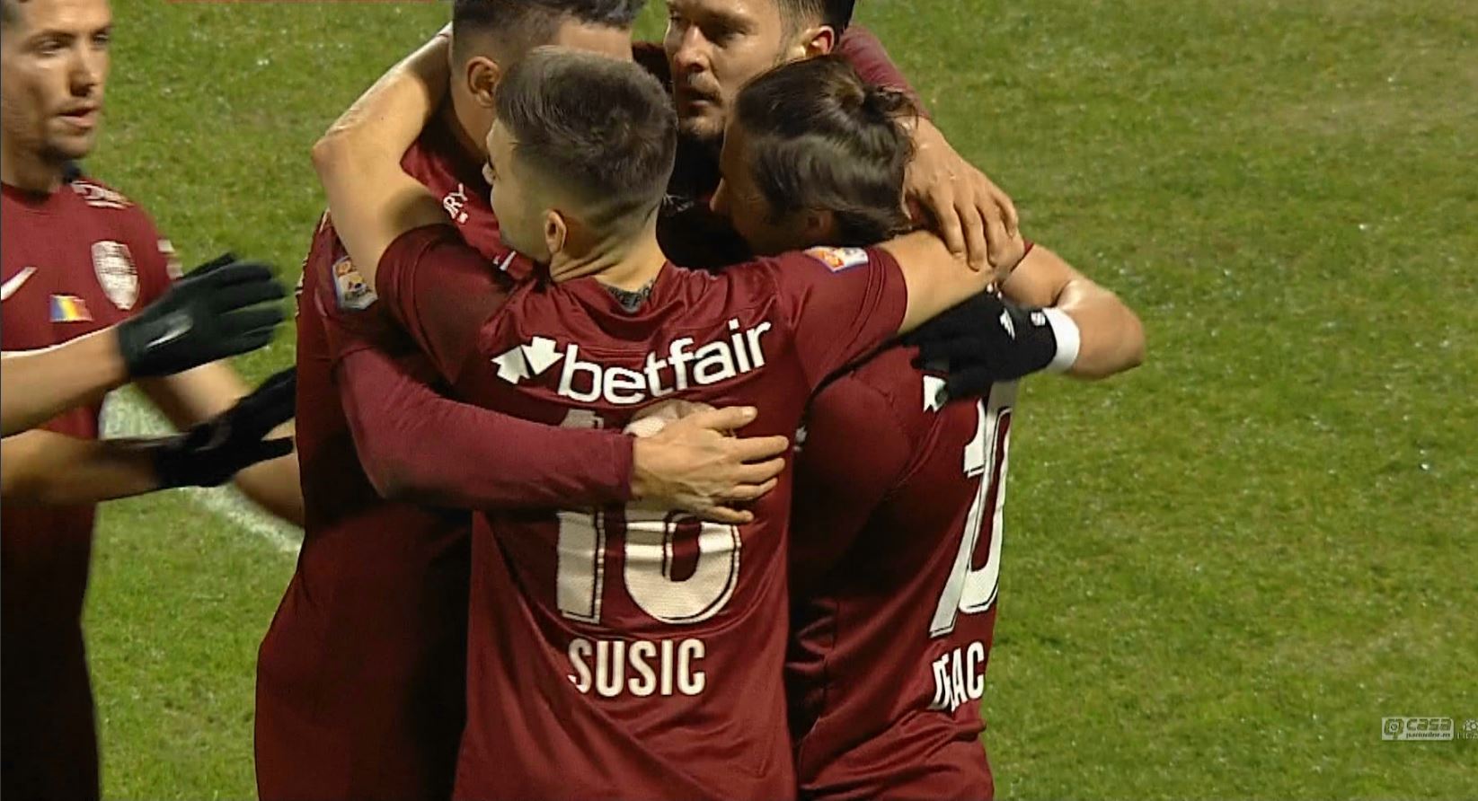 CFR Cluj - FCSB 2-0. Un penalty dat, iar altul, nu. Gafe și ocazii mari ale oaspeților, care pierd după aproape 3 luni