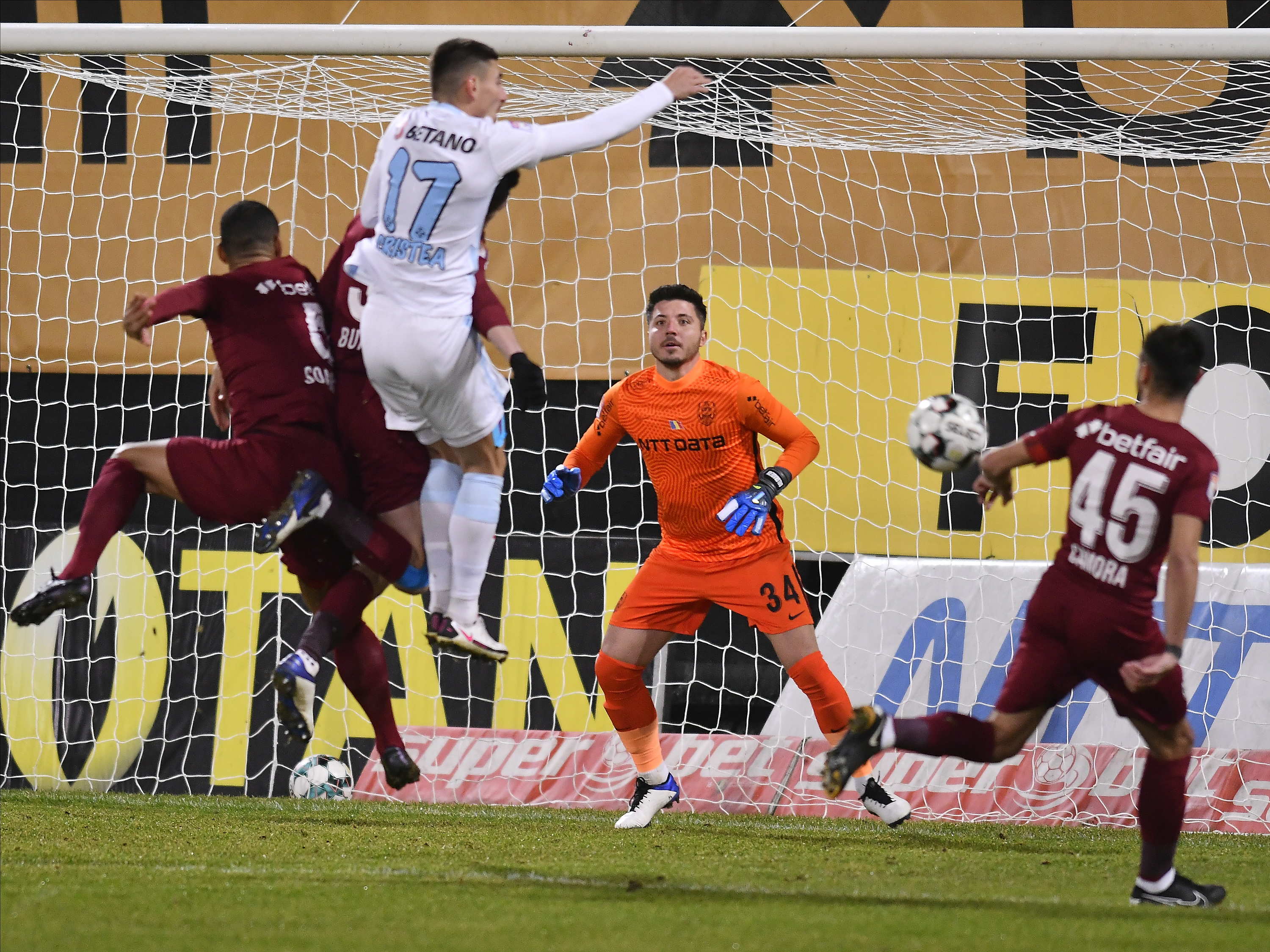 Florinel Coman, supărat după înfrângerea cu CFR Cluj: "În minutul 4 i-a căzut mingea pe mână lui Camora"