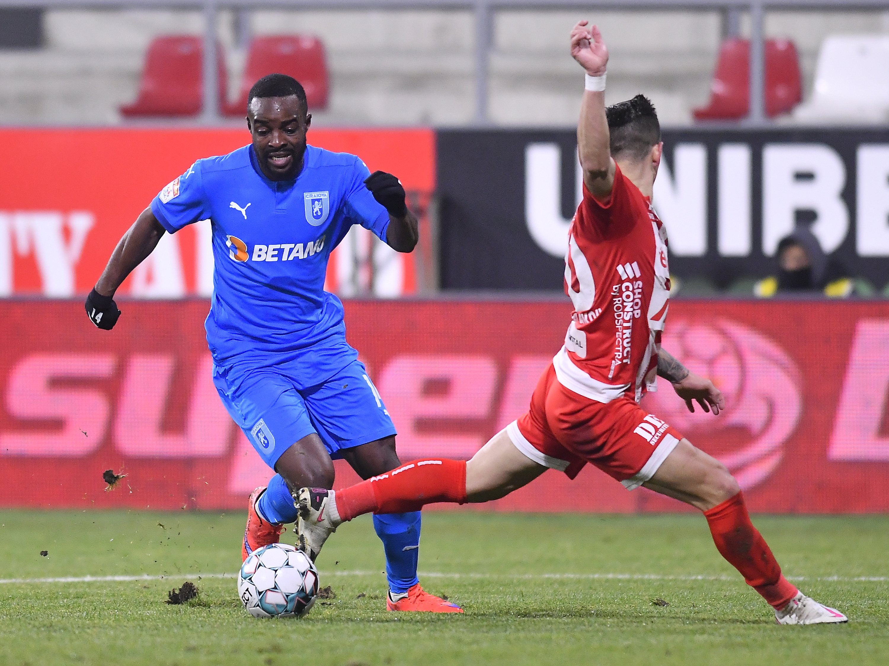 UTA - Universitatea Craiova 1-2. Cu Papură în vârf! Oltenii detronează FCSB din fruntea clasamentului