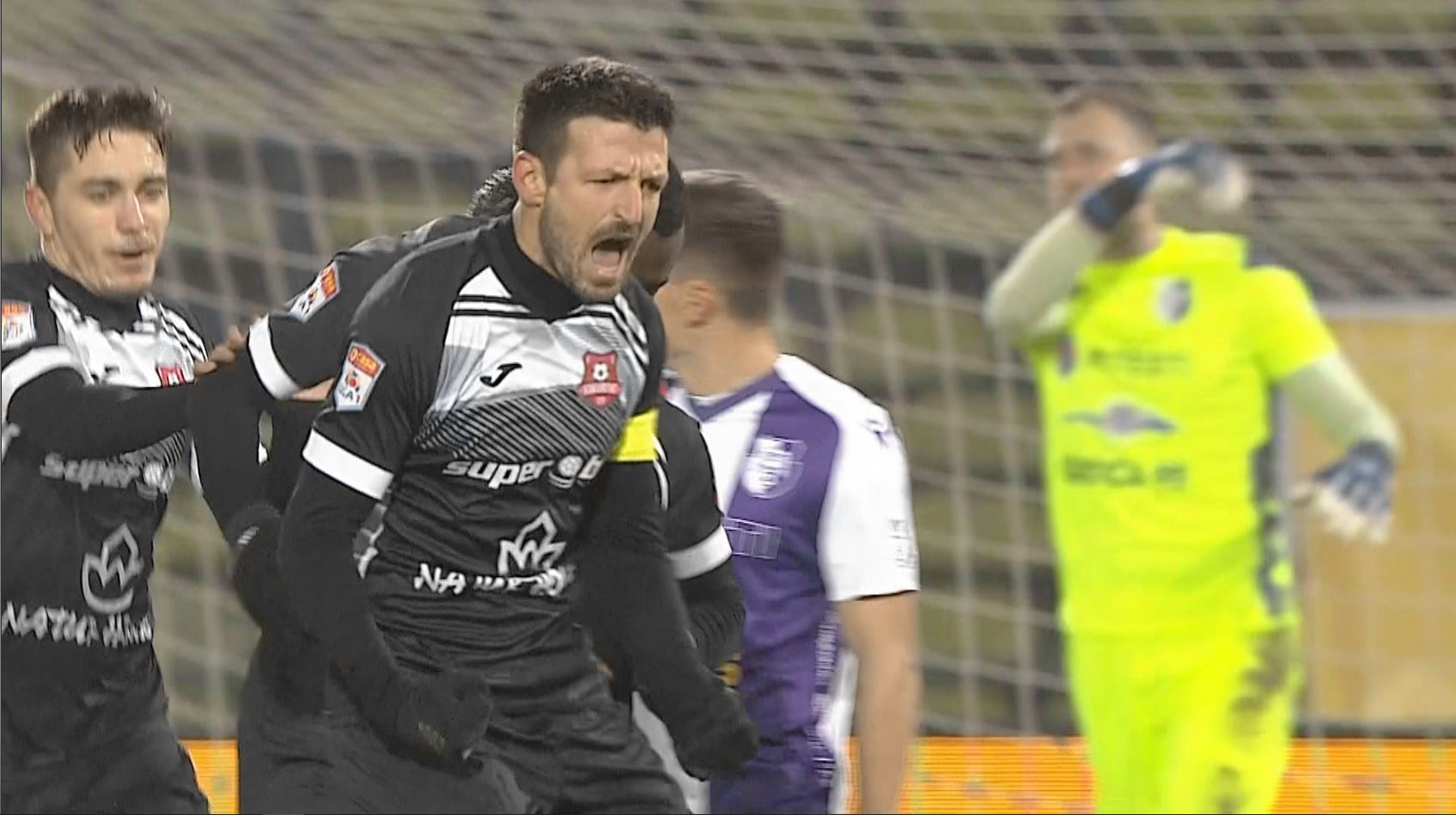FC Argeș - Hermannstadt 1-2, ACUM, la Digi Sport 1. Gazdele reduc diferența după o greșeală a sibienilor