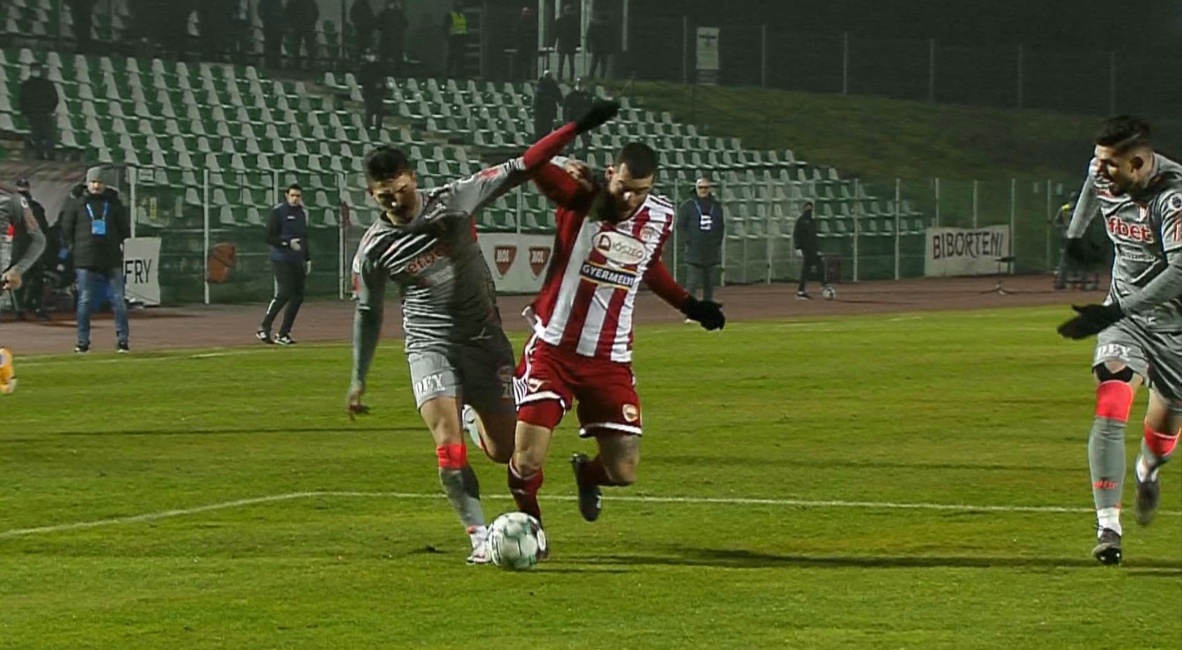 Sepsi - UTA 0-0, ACUM, pe Digi Sport 1. Gazdele cer un penalty