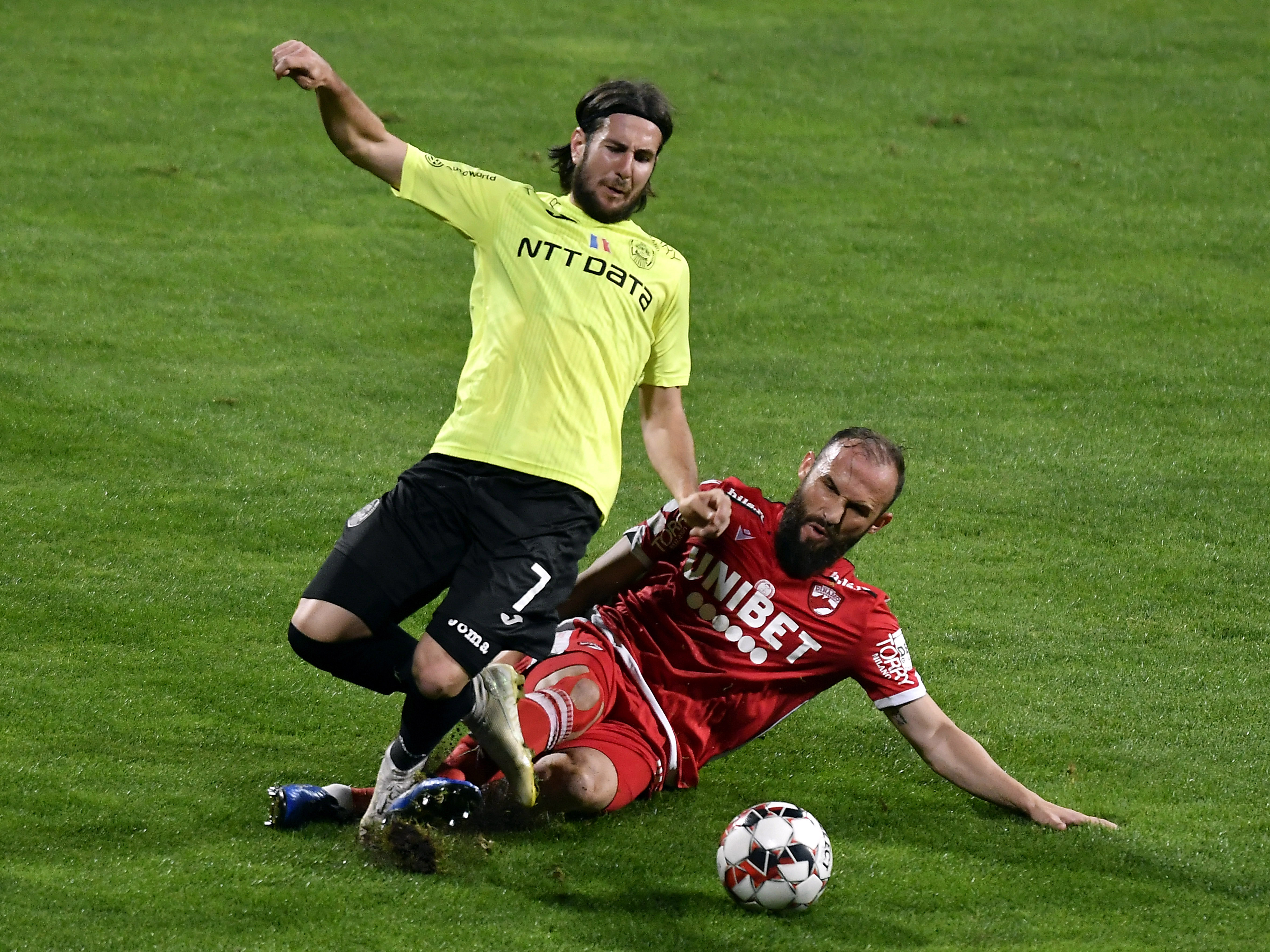 Dinamo - CFR Cluj 0-0, ACUM, la Digi Sport 1. "Câinii" vin după 4 victorii la rând și un singur gol primit