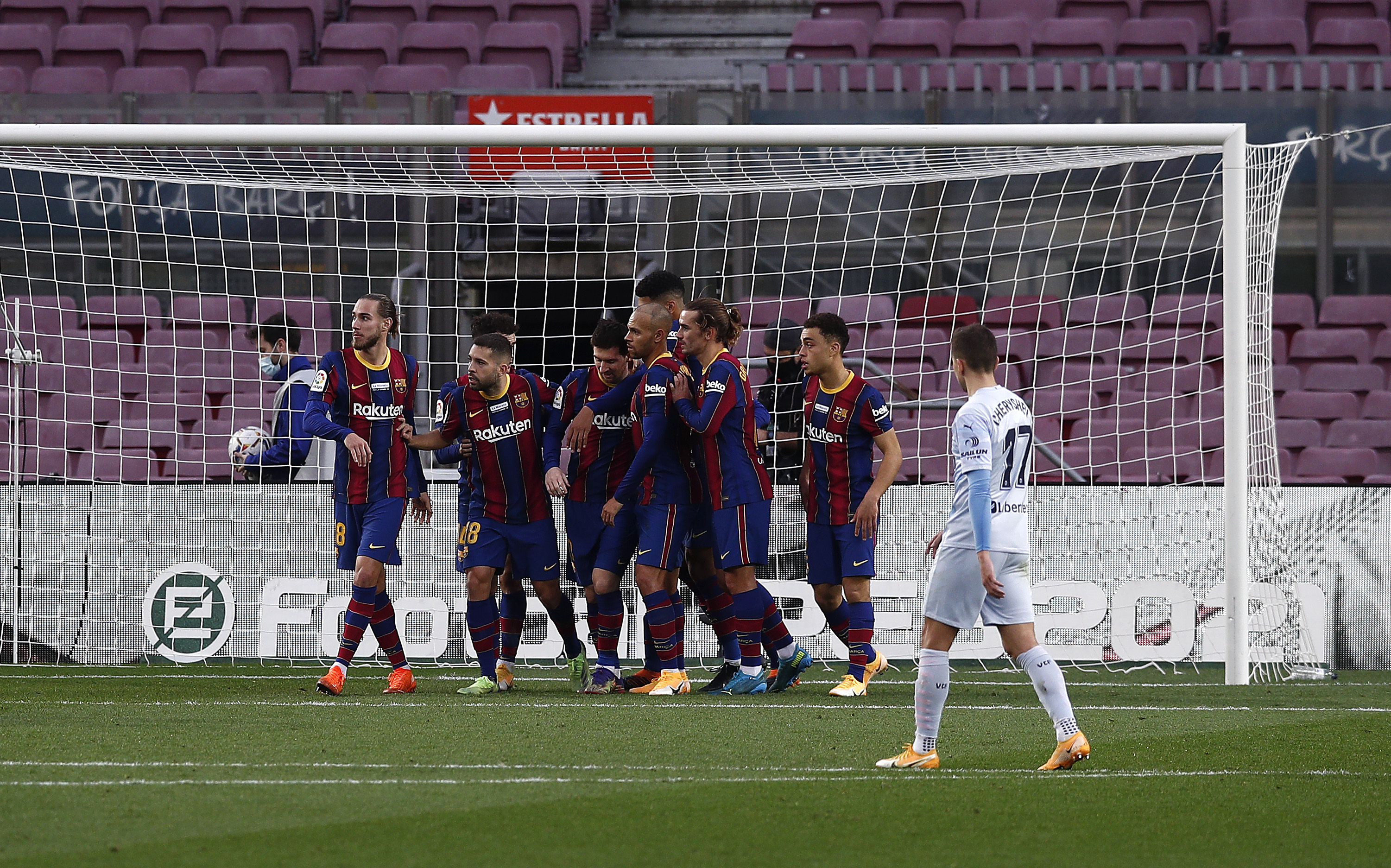 FC Barcelona - Valencia 2-2. "Liliecii" au condus, iar apoi au fost conduși. Messi, gol și record după un penalty ratat