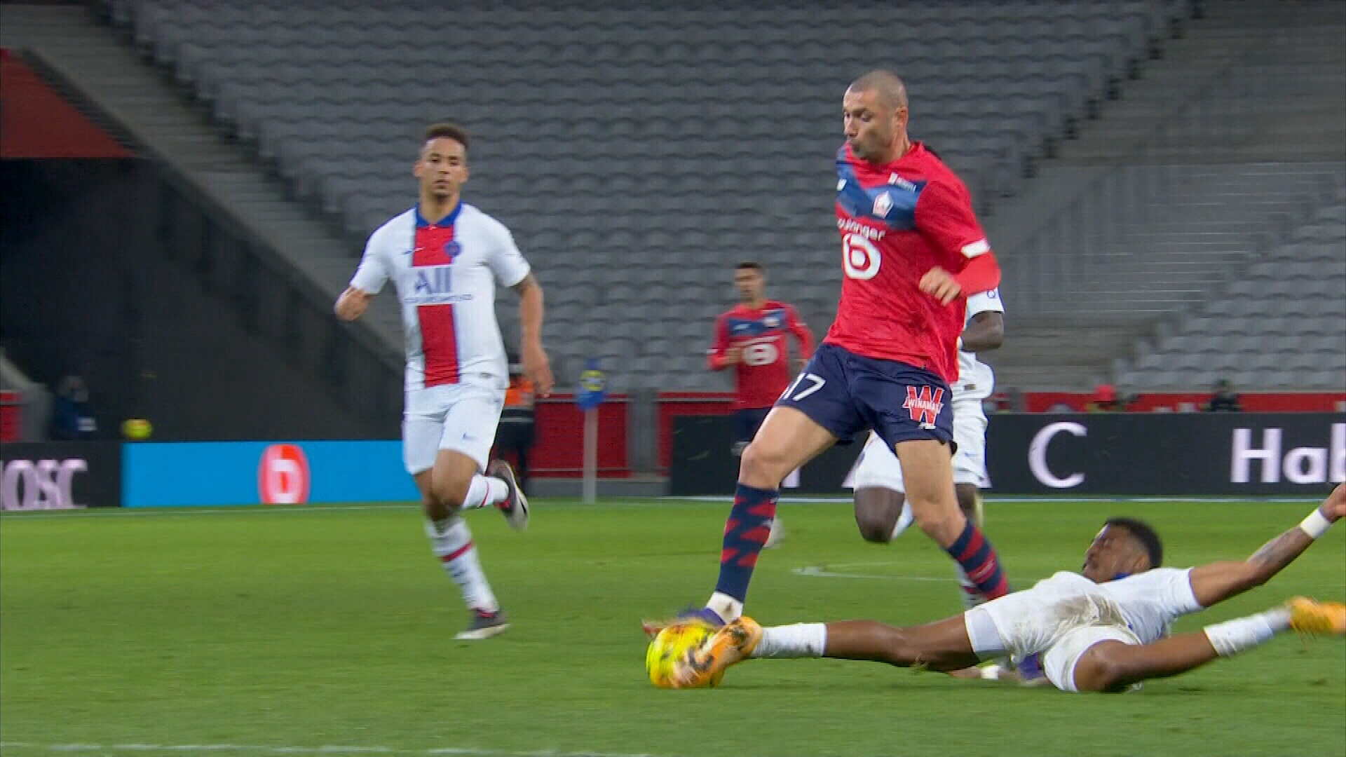 "Sacrificiu regal!" Tackling impresionant al lui Kimpembe, în Lille - PSG, cu prețul unei accidentări