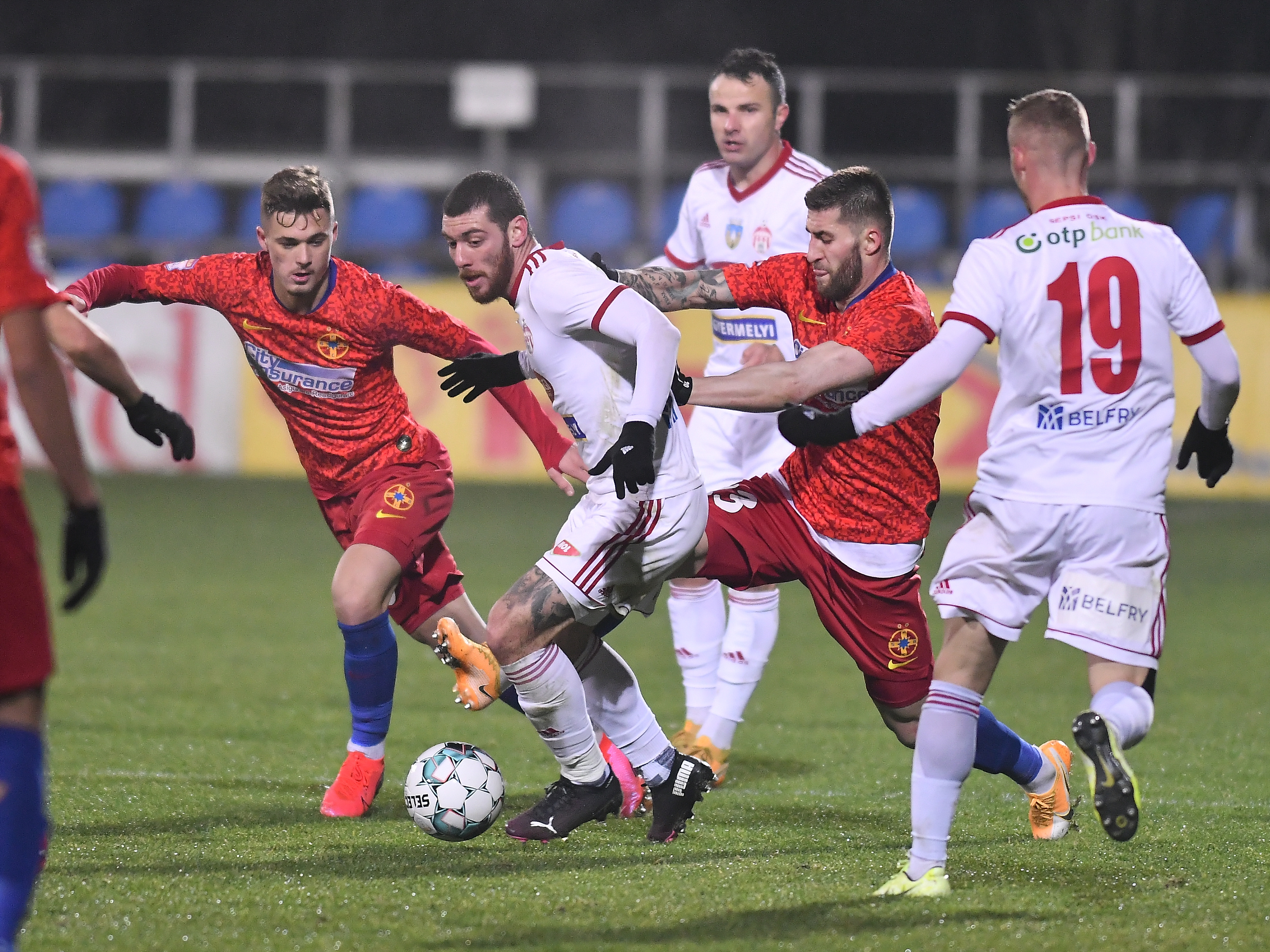 FCSB - Sepsi 1-1. Moruțan putea decide meciul în prelungiri. Andrei Vlad, eroul gazdelor