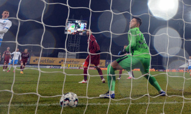 Universitatea Craiova a cerut gol la șutul lui Ovidiu Bic / Foto: Sport Pictures