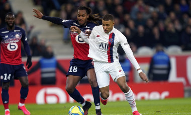 Renato Sanches, în duel cu Kylian Mbappe într-un meci Lille - PSG / Foto: Profimedia