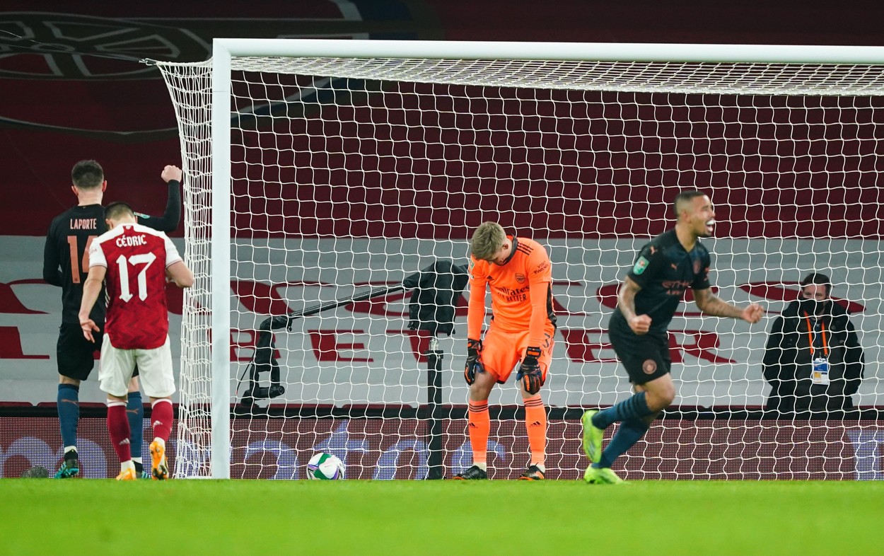 Portarul islandez al lui Arsenal "a fugit" de criticile fanilor! Ce a făcut Runarsson, imediat după gafa din meciul cu City