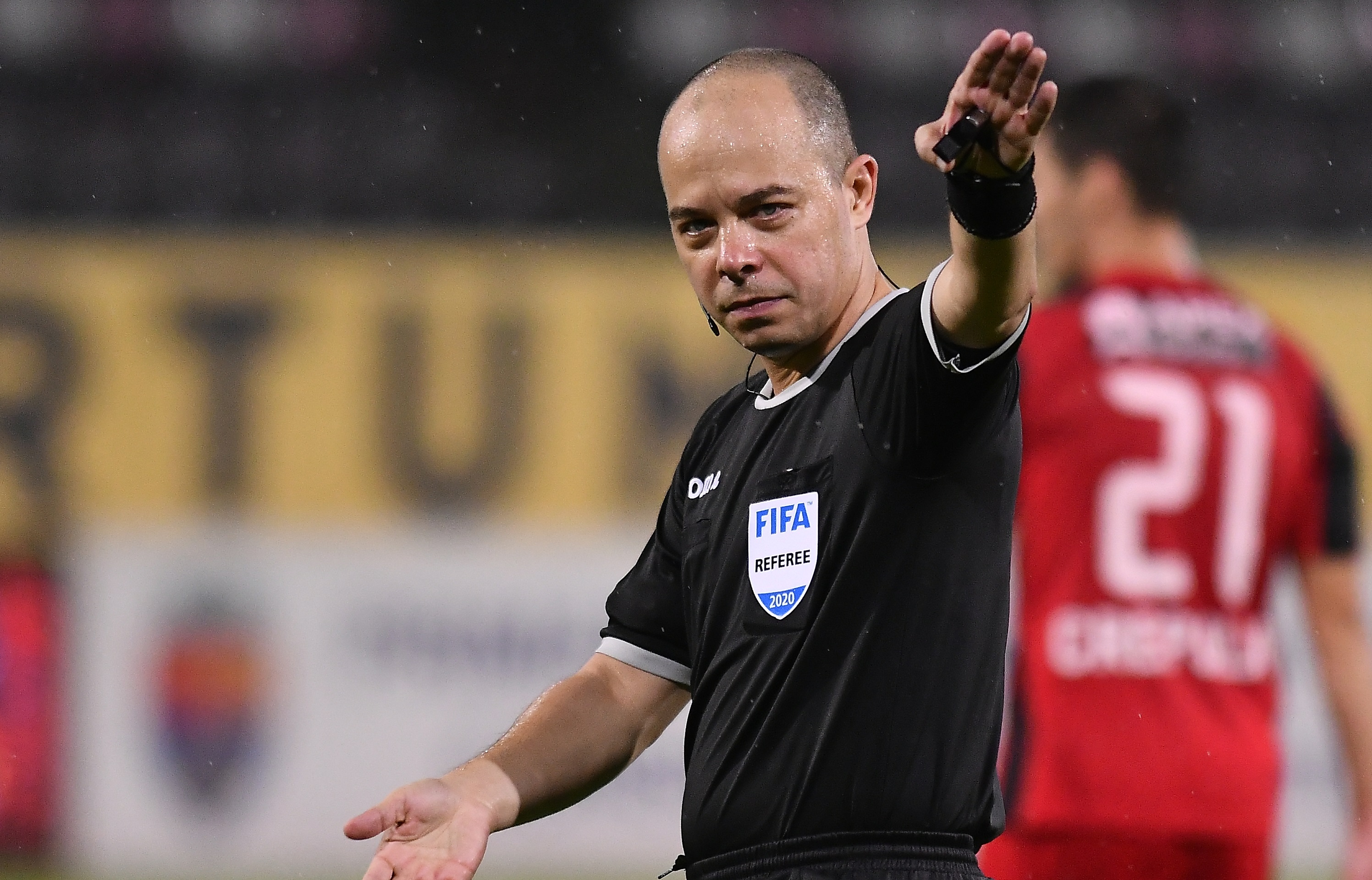 OFICIAL | Final de carieră pentru 5 arbitri din Liga 1! Marius Avram se retrage după 14 ani