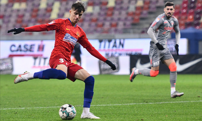 Octavian Popescu, în meciul FCSB - UTA / Foto: Sport Pictures