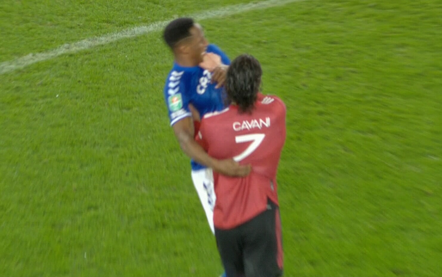 Momentul în care Cavani își apucă de gât un adversar de la Everton. Cum a scăpat uruguayanul de eliminare