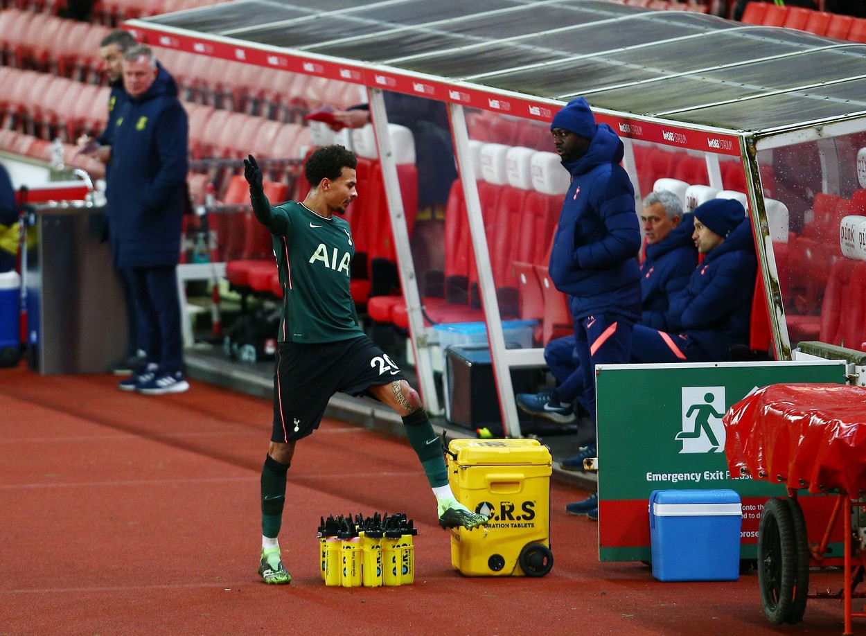 Dele Alli și-a pierdut cumpătul după ce a fost schimbat de Mourinho. Portughezul l-a taxat imediat după meci