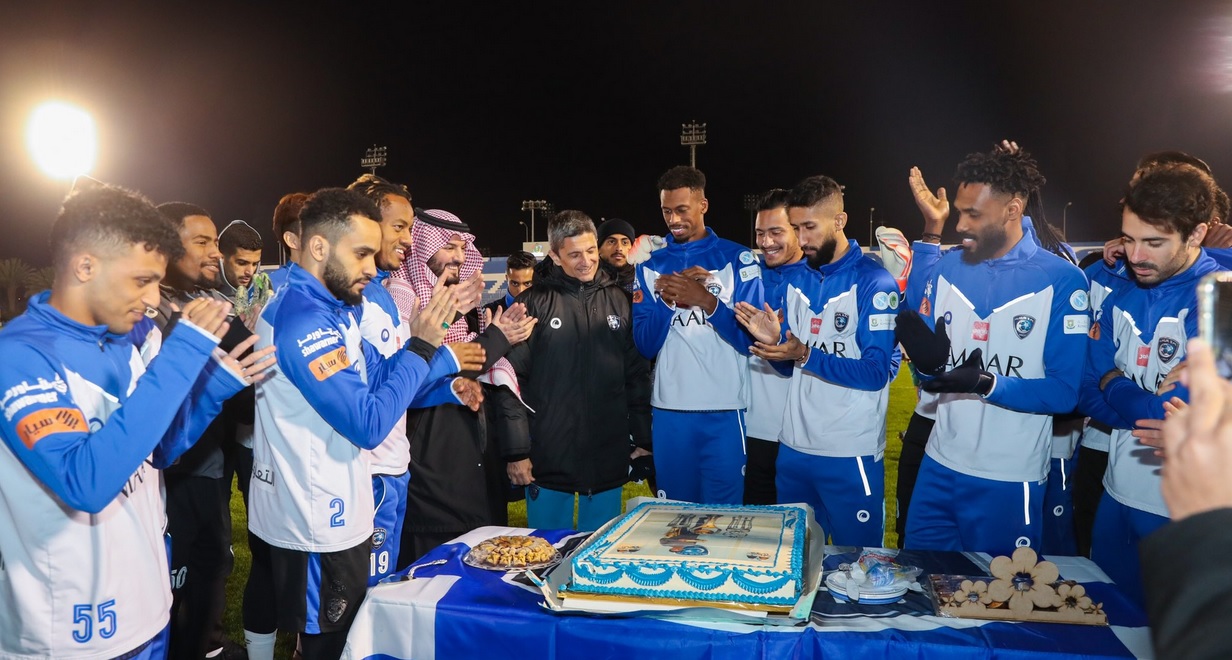 Răzvan Lucescu, sărbătorit de Al Hilal înainte de derby-ul cu Al Ittihad. Echipa sa a evitat pe final eșecul
