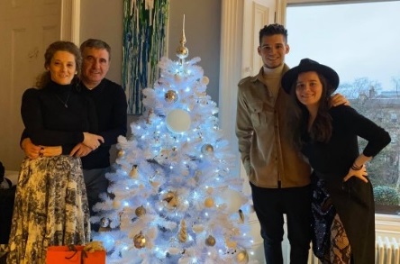 Familia Hagi s-a reunit în Scoția. Ce mesaj a transmis Ianis pentru România