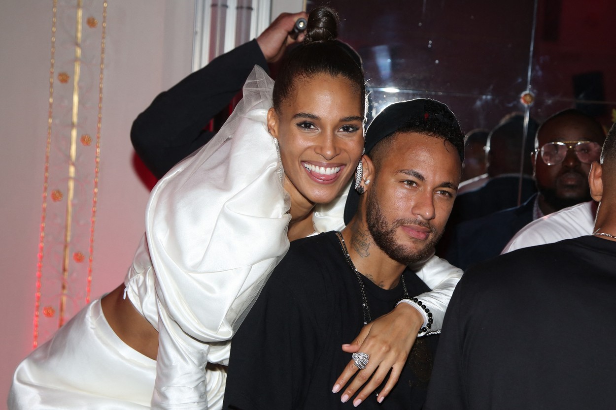 Situaţia se poate complica pentru Neymar. Procurorii l-au pus să dea declaraţie despre mega-petrecerea pregătită