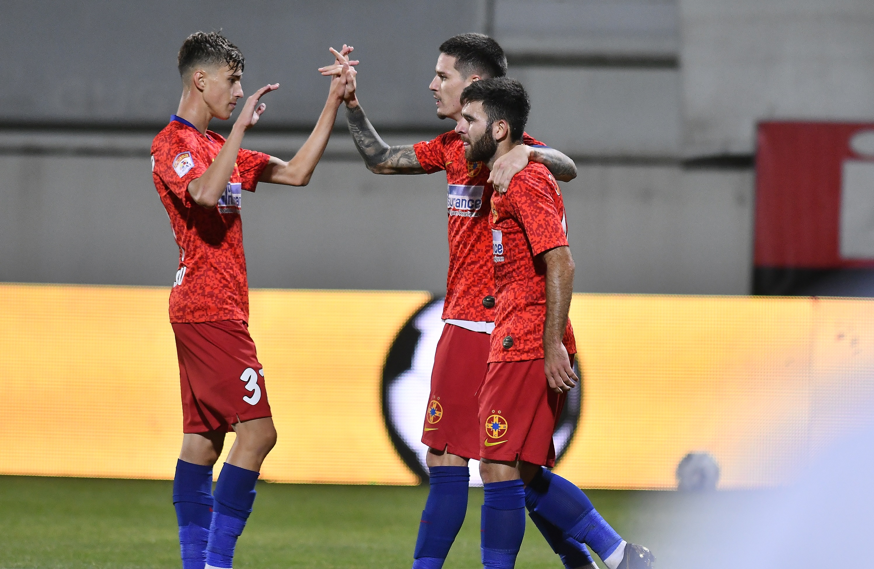 "Perla" de la FCSB, sfătuită să ia exemplul lui Dennis Man: "Poate ajunge mare, dar Bucureștiul e periculos"