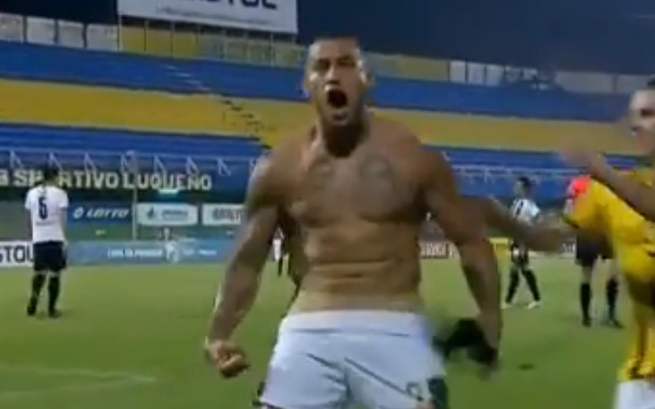 S-a dezbrăcat aproape complet după ce a marcat un gol, iar acum "trage ponoasele"! Ce sancțiune riscă fotbalistul