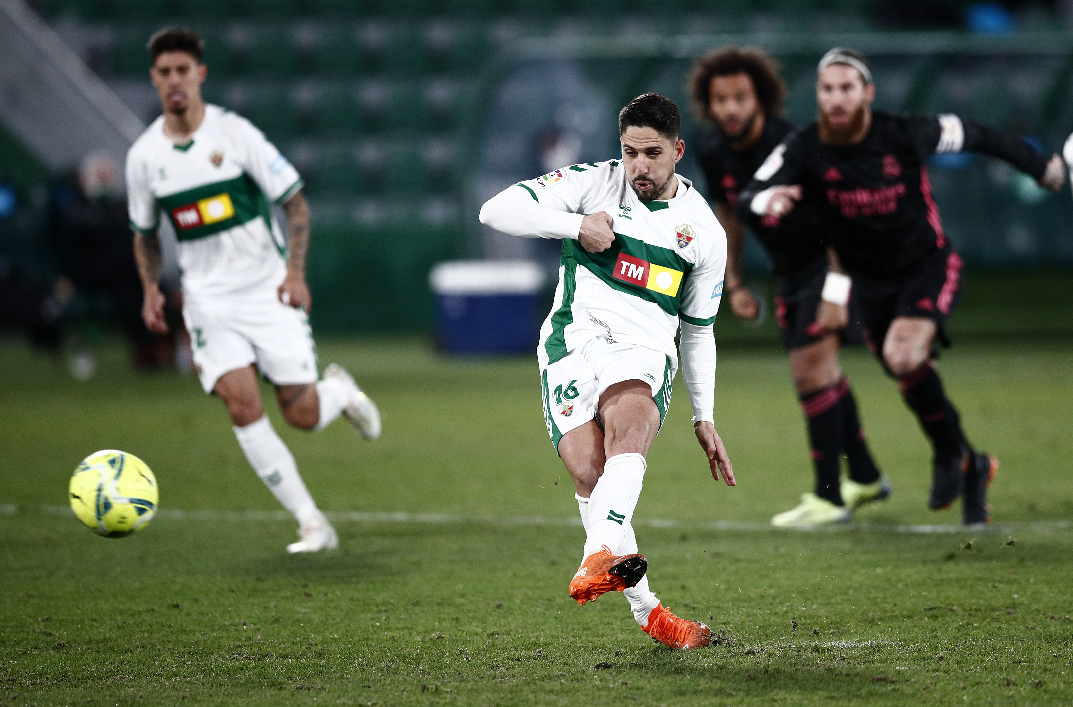Elche - Real Madrid 1-1, ACUM, la Digi Sport 1. Nou-promovata egalează din penalty și apoi nimerește bara