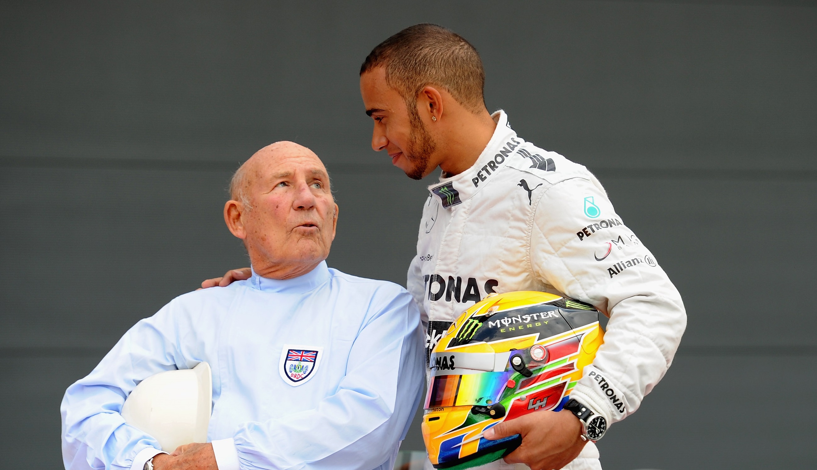 Sir Lewis Hamilton! Regina Elisabeta a II-a l-a făcut cavaler pe marele pilot de Formula 1