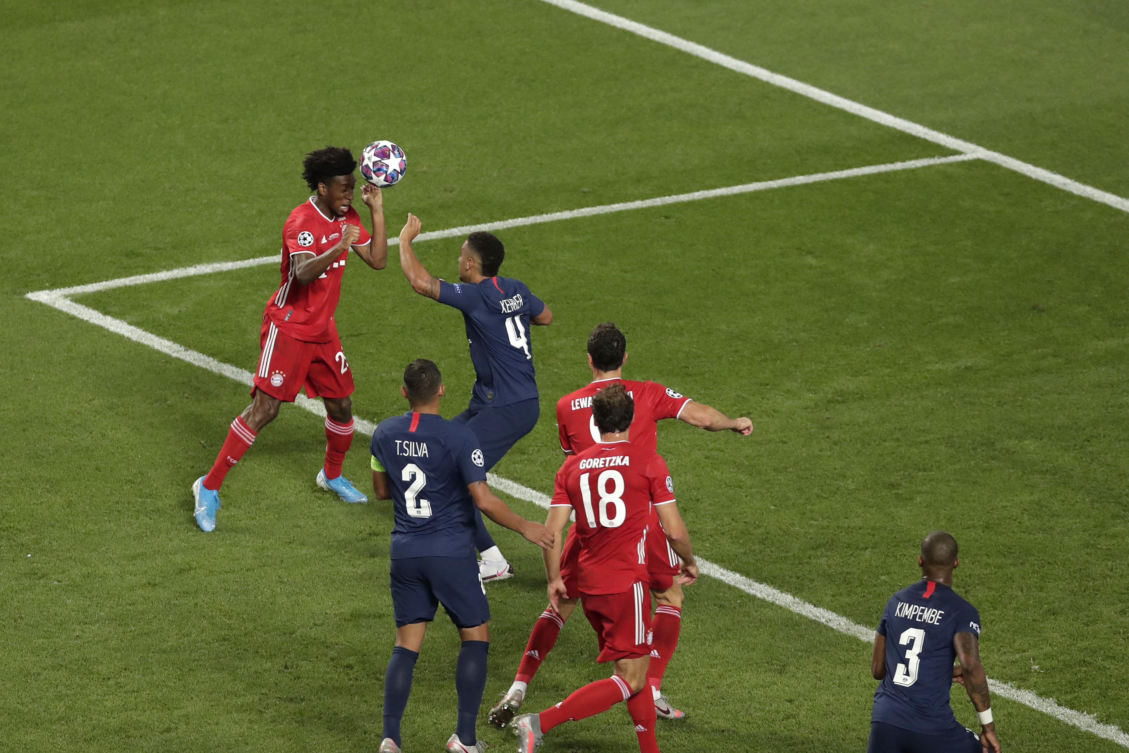 Ce lovitură ar fi! Coman, în vizorul lui Manchester United. Condiția în care se poate face mutarea