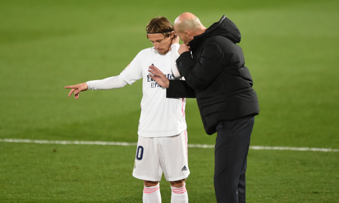 Zinedine Zidane și Luka Modric, în timpul meciului Real Madrid - Atletic Bilbao / Foto: Getty Images