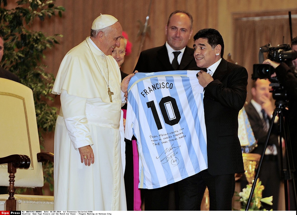 Papa Francisc a vorbit deschis despre Maradona, pasiunea sa pentru fotbal și dopaj în sport. ”Diego era un om foarte fragil!”