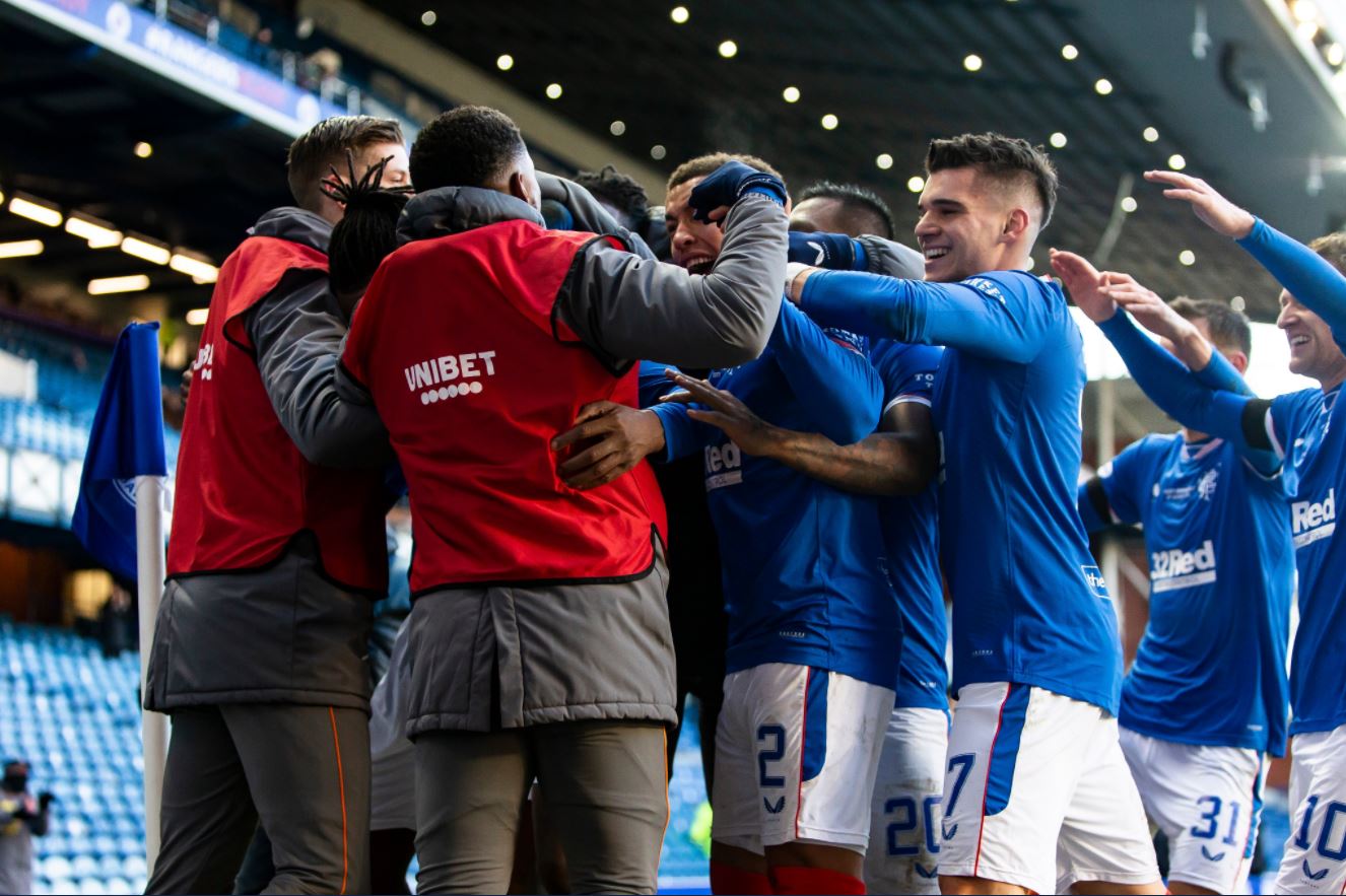 S-a înroșit cerul. Ianis Hagi și Rangers, surpriză "incendiară" din partea fanilor. Ce au făcut după derby-ul cu Celtic