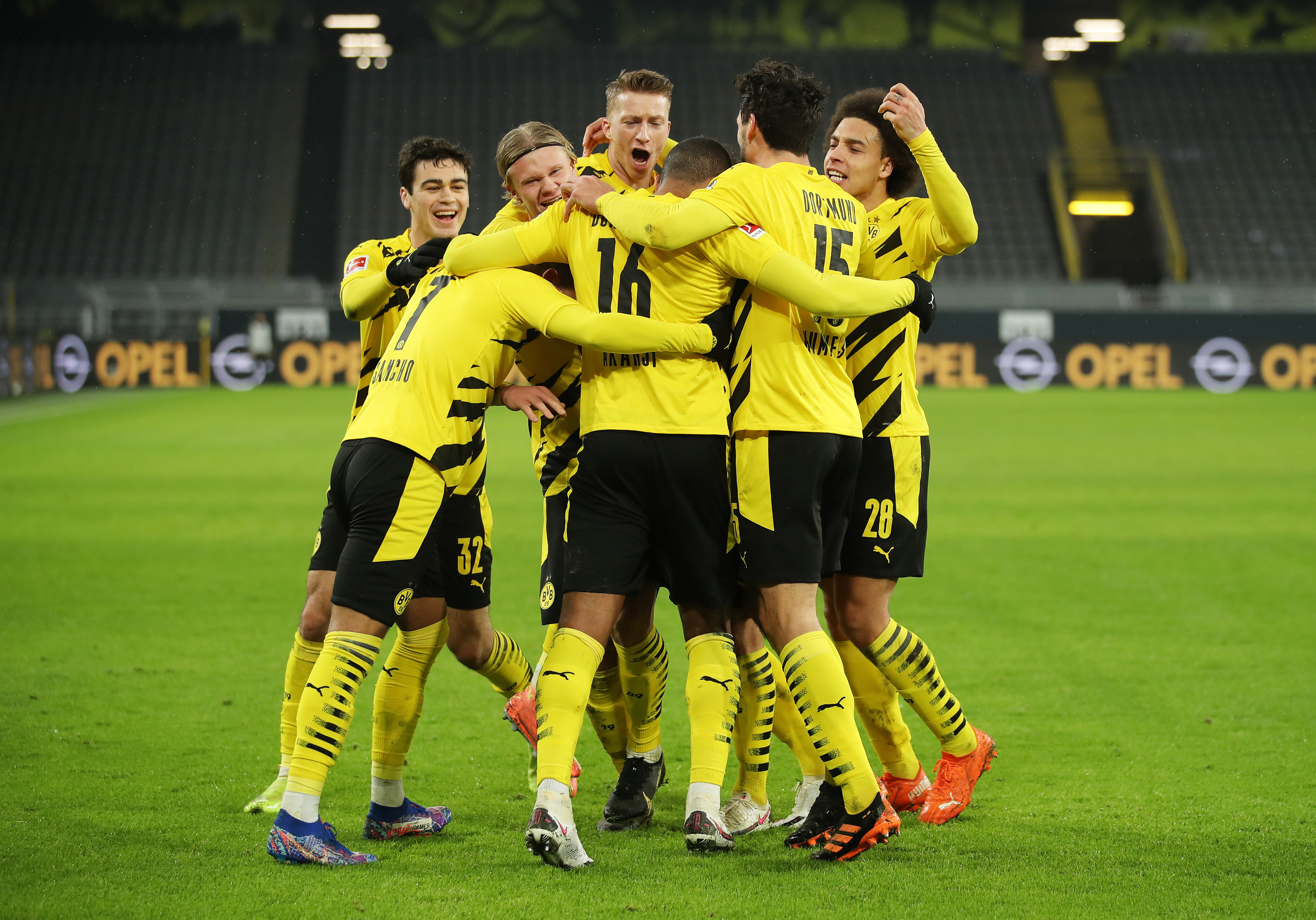 Dortmund - Wolfsburg 2-0. Akanji și Sancho aduc primele puncte pentru Borussia în 2021