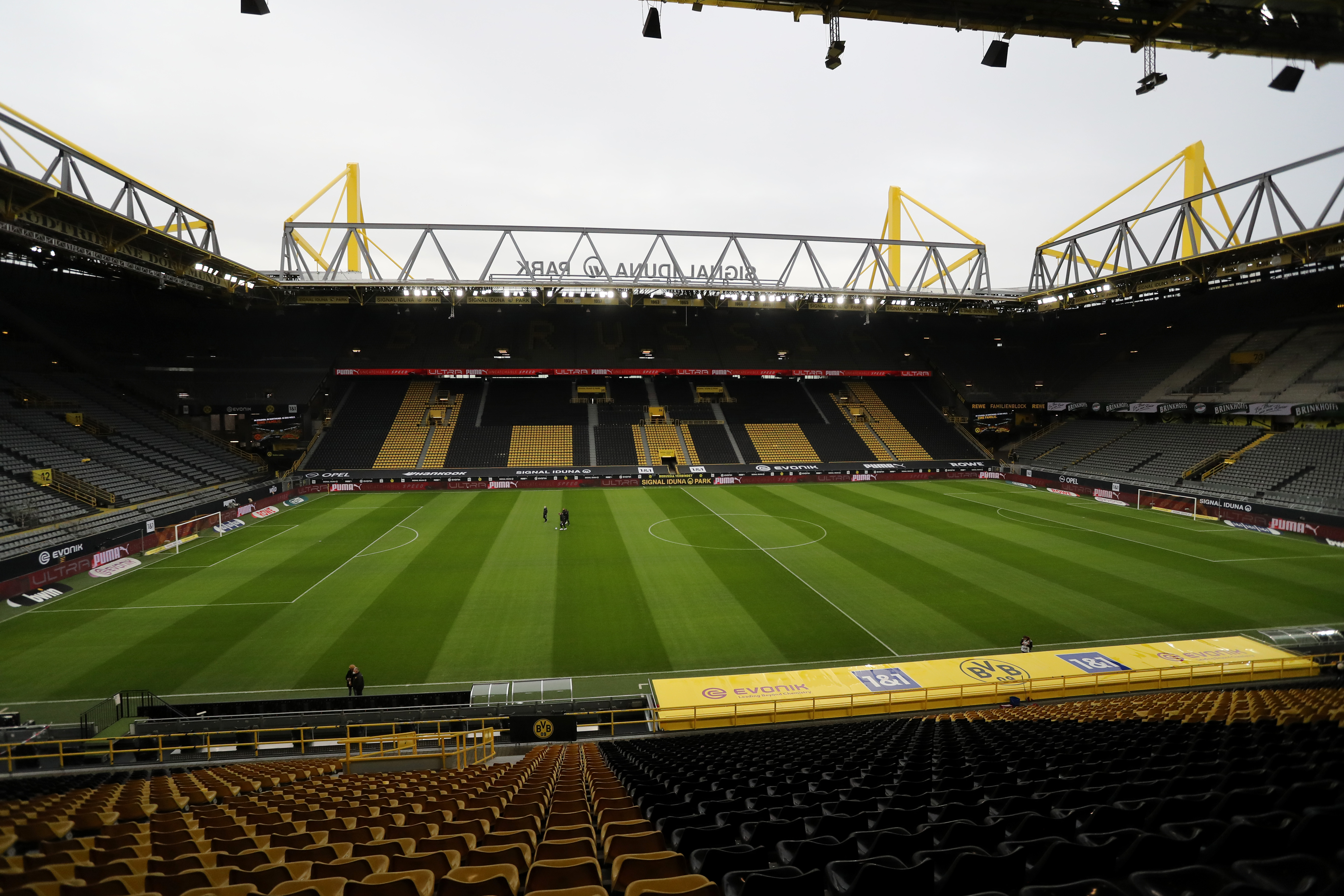 Directorul executiv al lui Dortmund nu mai vrea meciuri cu stadioanele goale: ”Atmosfera mă deprimă tot mai mult”