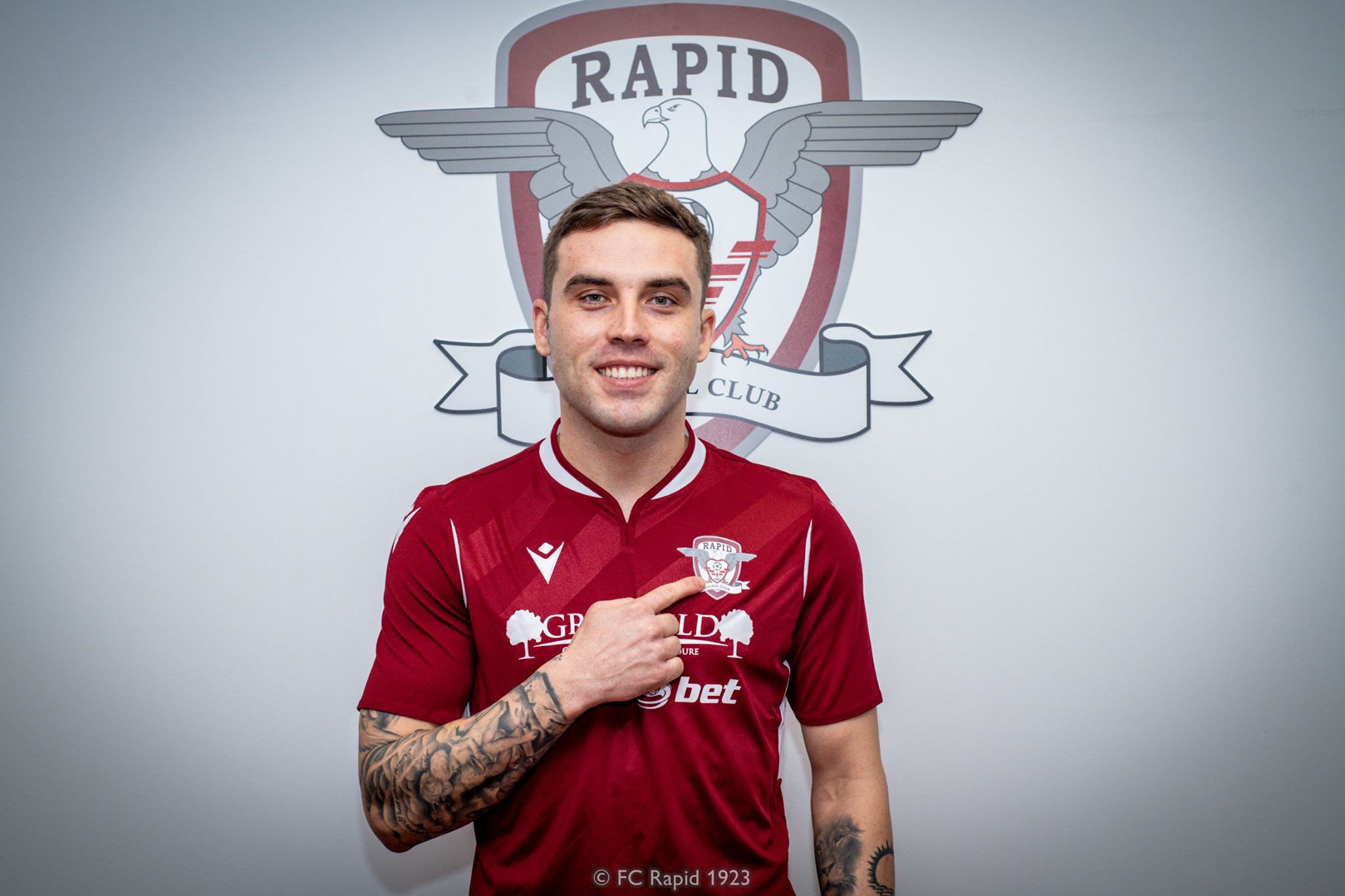 Primele imagini cu Alex Ioniță după revenirea la Rapid. Atacantul s-a întors la echipa de suflet după 8 sezoane