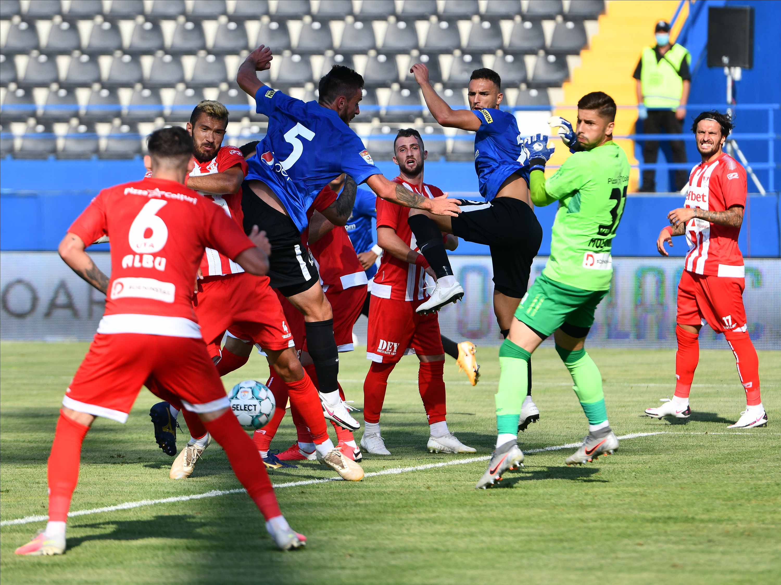 OFICIAL | Rapid a transferat un portar din Liga 1! Concurență pentru Drăghia