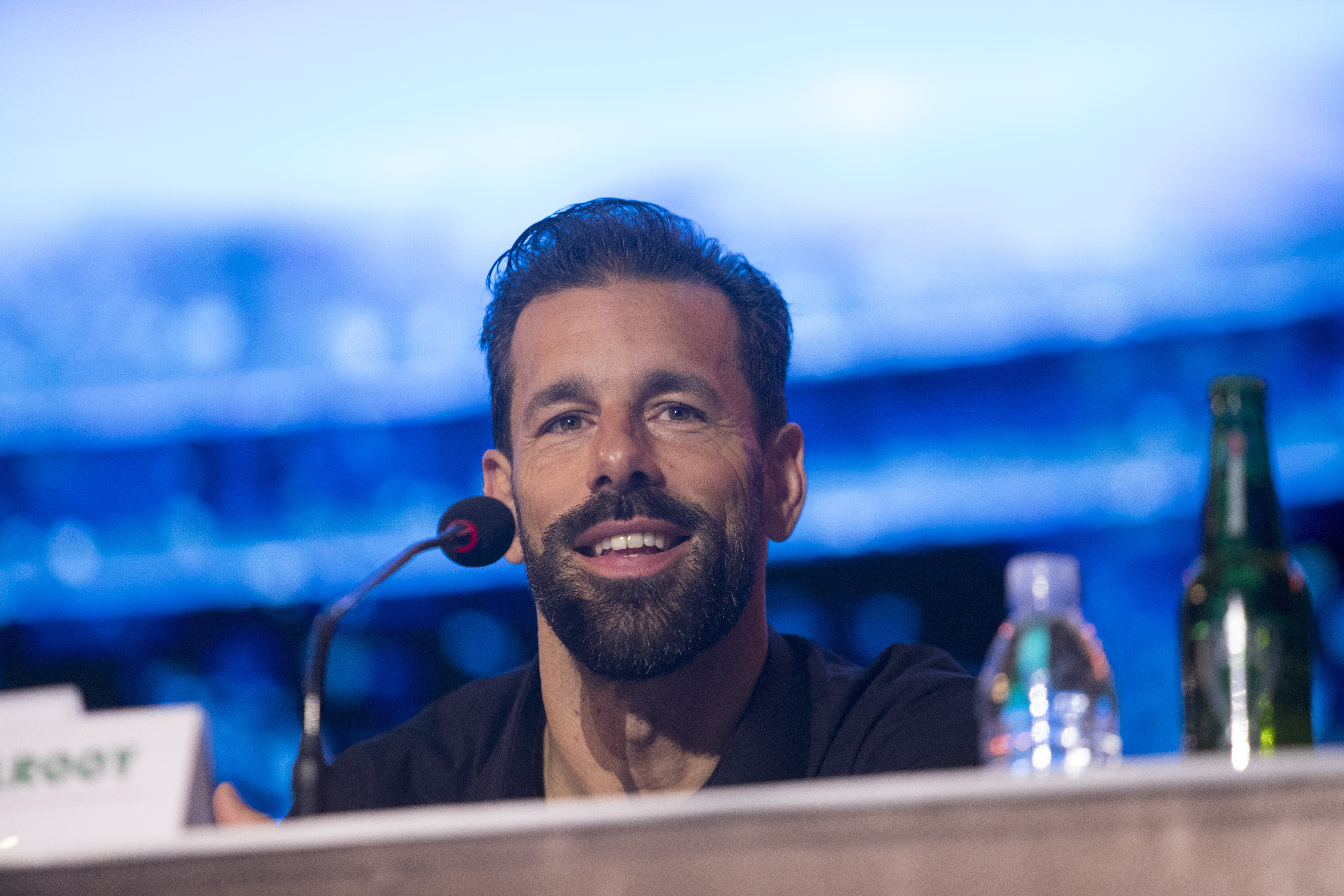 Ruud van Nistelrooy, fosta legendă de la Real și United, devine antrenor principal. Ce echipă va pregăti olandezul