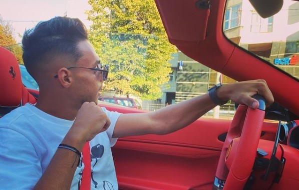 "Henry de România" are doar 20 de ani, dar se laudă cu un Ferrari în valoare de 200 de mii de euro: "Joci la Juventus?"
