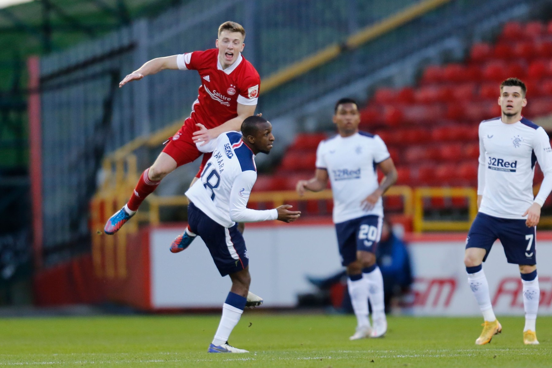 Aberdeen - Rangers 1-2, ACUM. ”Dublă” reușită de Morelos! Gazdele, în 10, reduc din diferență