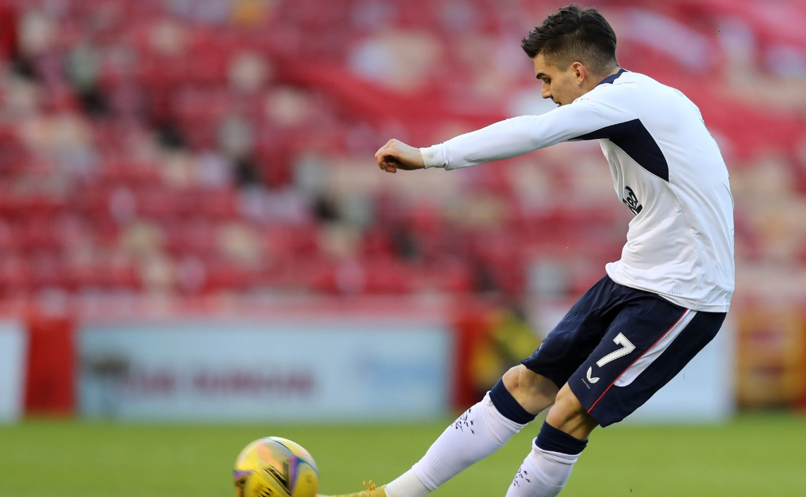 Șutul lui Ianis Hagi din Aberdeen - Rangers n-a găsit ținta, dar a produs daune fotoreporterilor aflați în spatele porții