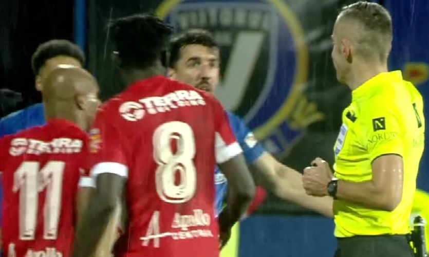 A fost sau nu penalty la Viitorul - Hermannstadt? Radu Petrescu s-a răzgândit de două ori în doar câteva secunde