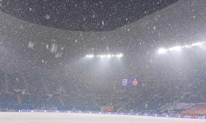 Ninsoare la Craiova, cu o oră și jumătate înaintea meciului cu Sepsi / Foto: Digi Sport